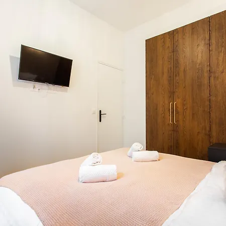 Cozy In Apartment Paris